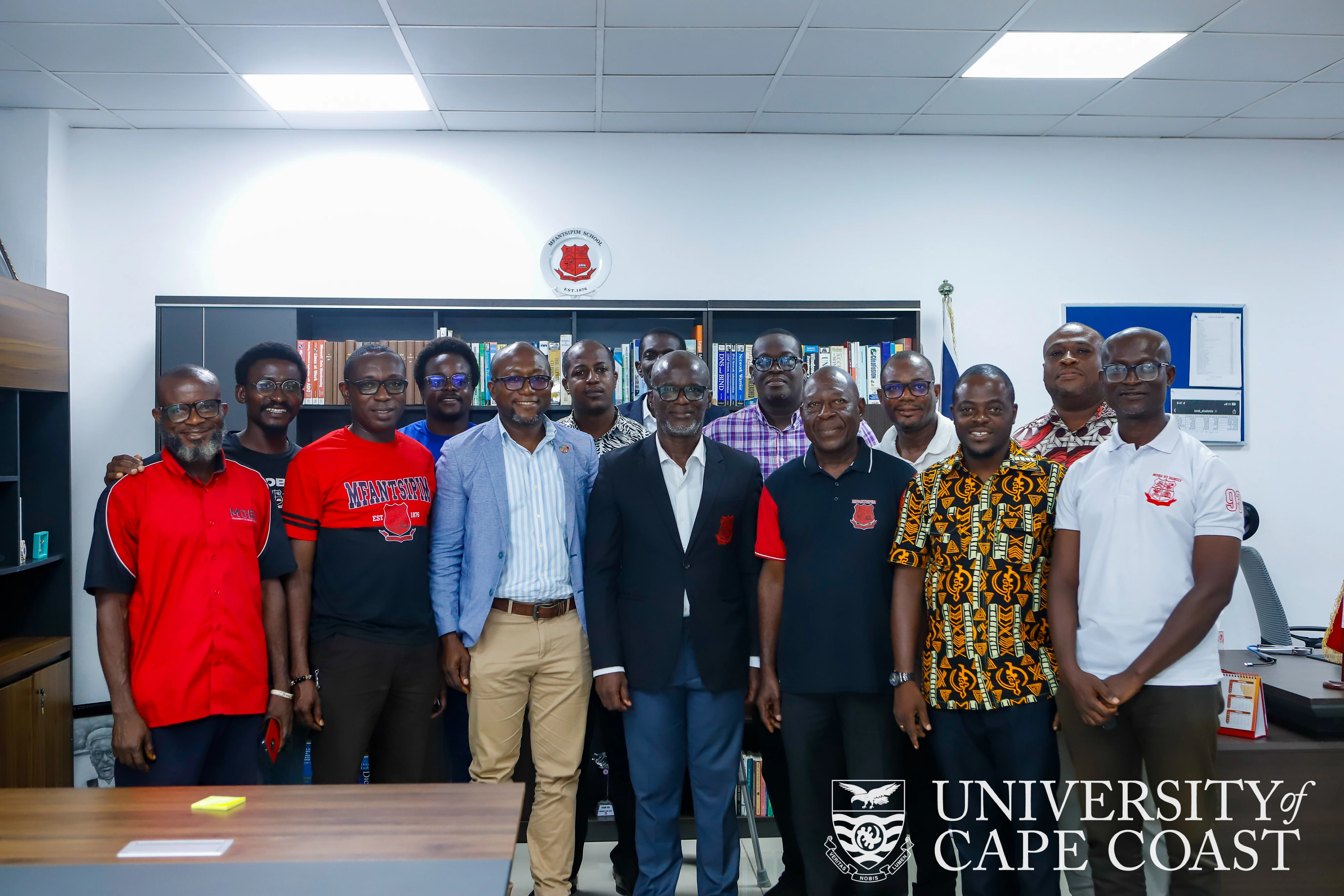 Mfantsipim Old Boys Congratulate Registrar, Pledge Support