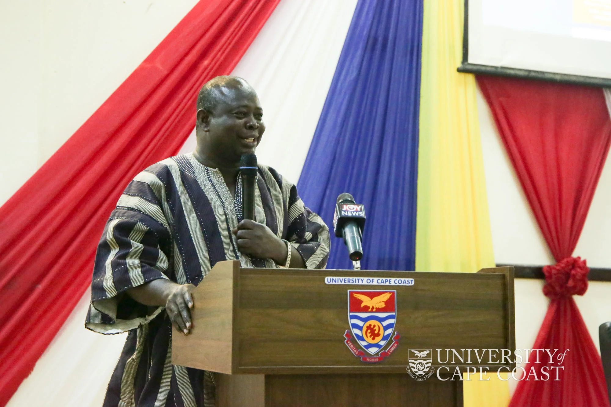 School of Economics Holds Public Lecture