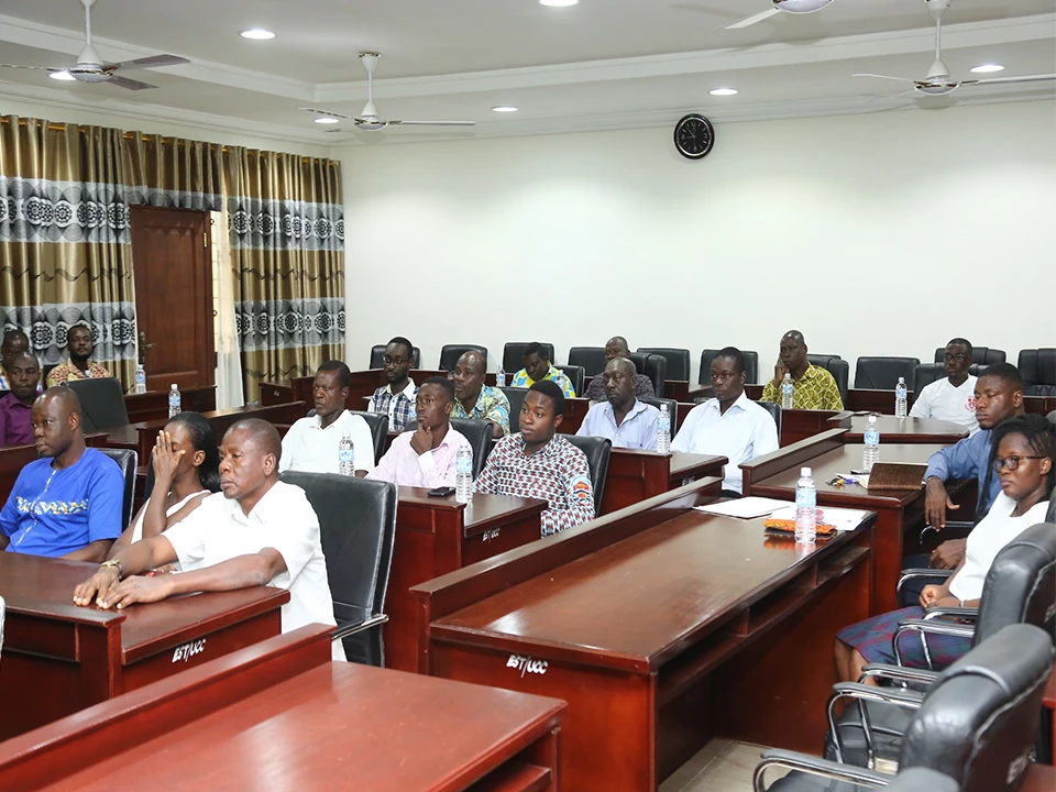 School of Physical Sciences Trains Laboratory Technicians